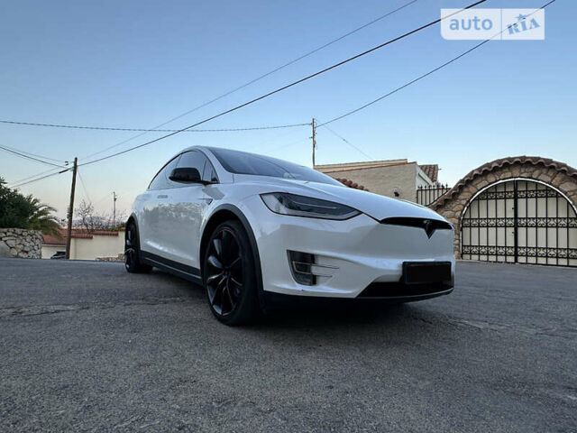 Белый Тесла Модель Х, объемом двигателя 0 л и пробегом 170 тыс. км за 42000 $, фото 2 на Automoto.ua