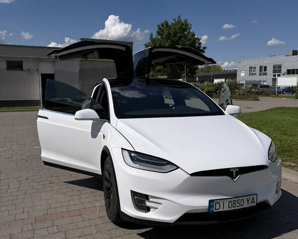 Белый Тесла Модель Х, объемом двигателя 0 л и пробегом 80 тыс. км за 23499 $, фото 12 на Automoto.ua
