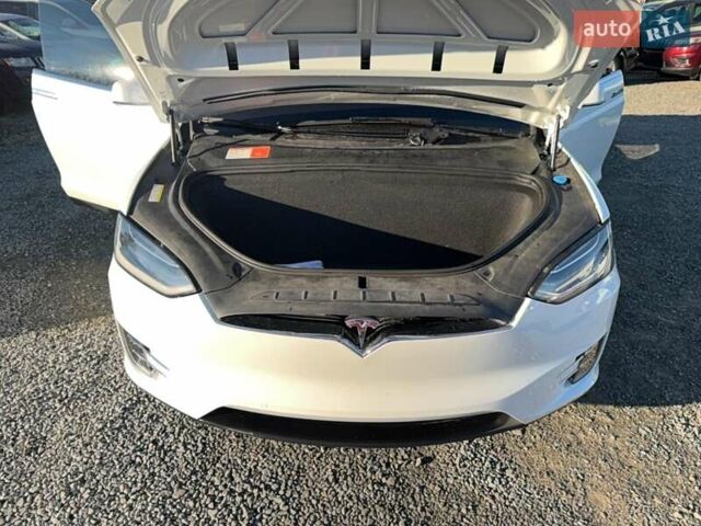Белый Тесла Модель Х, объемом двигателя 0 л и пробегом 91 тыс. км за 6200 $, фото 6 на Automoto.ua