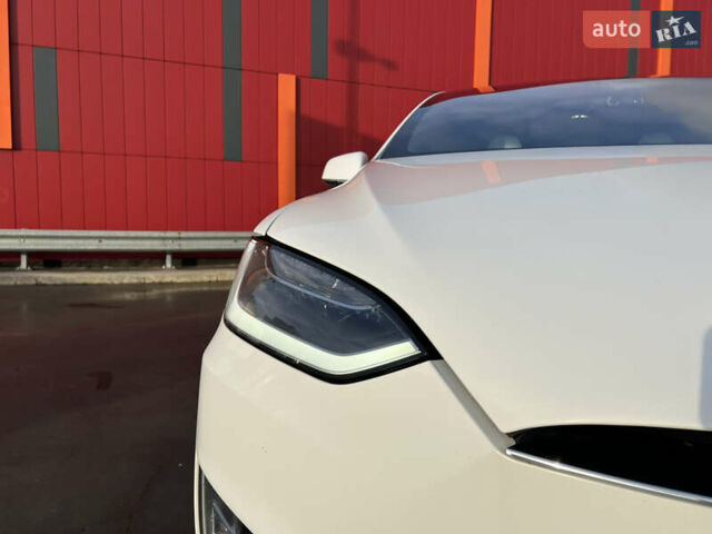 Белый Тесла Модель Х, объемом двигателя 0 л и пробегом 170 тыс. км за 19900 $, фото 5 на Automoto.ua
