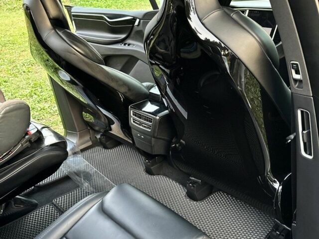 Белый Тесла Модель Х, объемом двигателя 0 л и пробегом 86 тыс. км за 21000 $, фото 7 на Automoto.ua