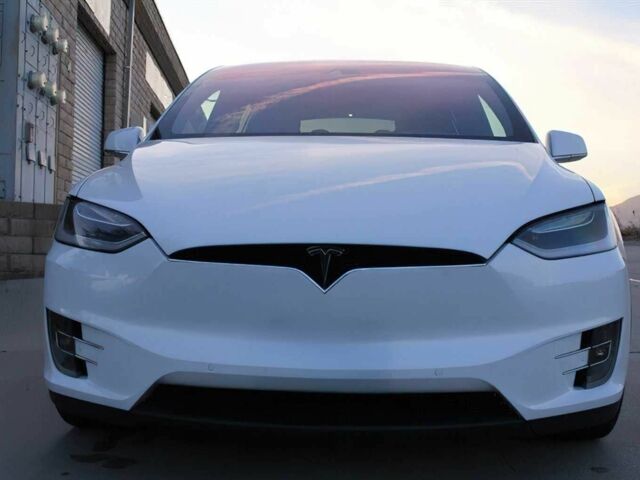 Білий Тесла Модель Х, об'ємом двигуна 0 л та пробігом 72 тис. км за 12400 $, фото 1 на Automoto.ua