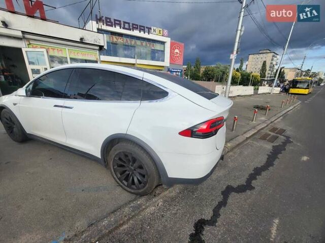 Белый Тесла Модель Х, объемом двигателя 0 л и пробегом 290 тыс. км за 29000 $, фото 4 на Automoto.ua