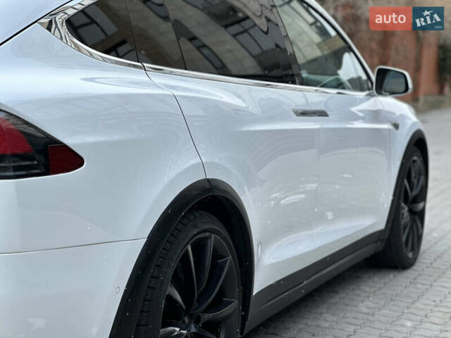 Белый Тесла Модель Х, объемом двигателя 0 л и пробегом 45 тыс. км за 26000 $, фото 17 на Automoto.ua