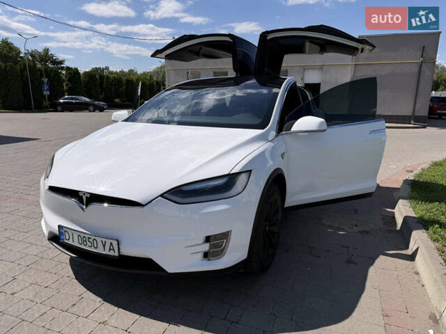Белый Тесла Модель Х, объемом двигателя 0 л и пробегом 75 тыс. км за 24999 $, фото 16 на Automoto.ua