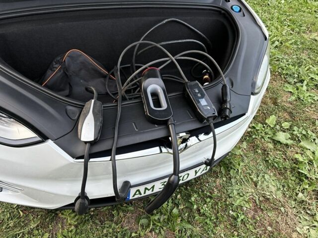 Белый Тесла Модель Х, объемом двигателя 0 л и пробегом 86 тыс. км за 21000 $, фото 6 на Automoto.ua