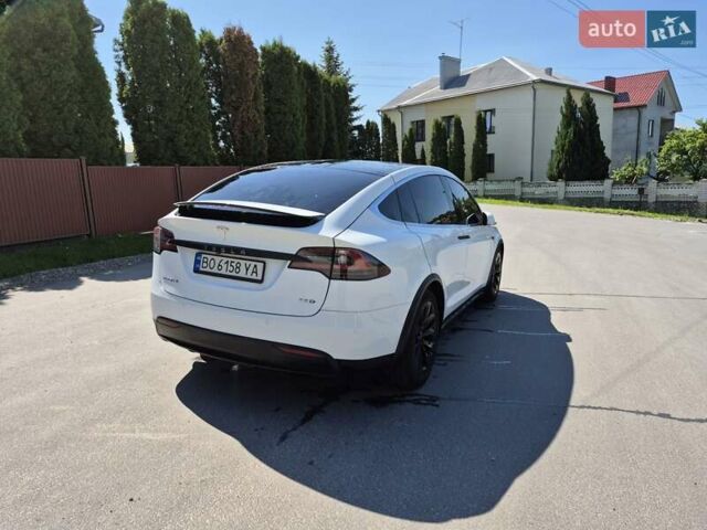 Белый Тесла Модель Х, объемом двигателя 0 л и пробегом 125 тыс. км за 19999 $, фото 16 на Automoto.ua