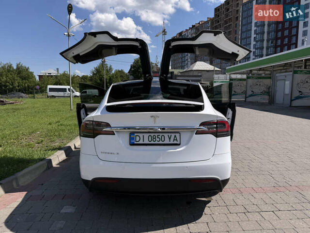 Белый Тесла Модель Х, объемом двигателя 0 л и пробегом 74 тыс. км за 26500 $, фото 7 на Automoto.ua