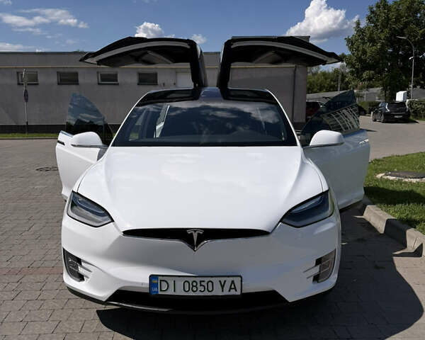 Белый Тесла Модель Х, объемом двигателя 0 л и пробегом 75 тыс. км за 24999 $, фото 28 на Automoto.ua