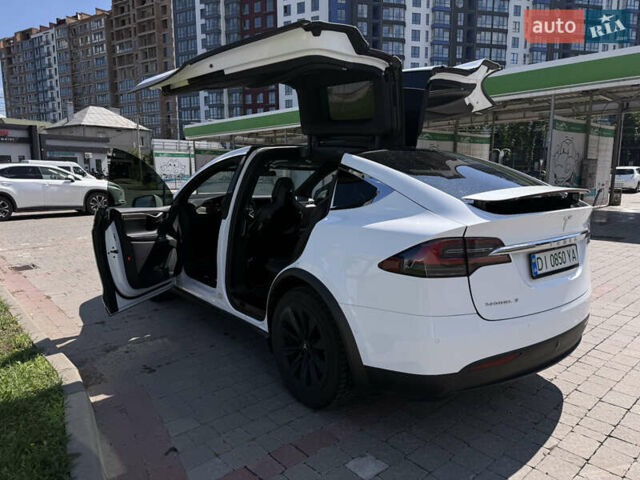 Белый Тесла Модель Х, объемом двигателя 0 л и пробегом 75 тыс. км за 24999 $, фото 20 на Automoto.ua