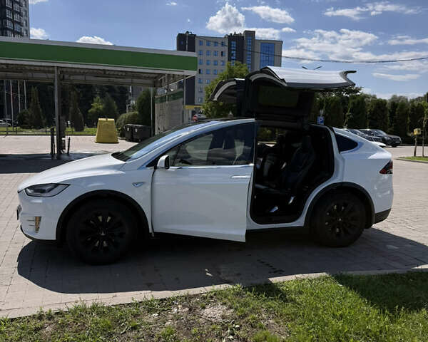 Белый Тесла Модель Х, объемом двигателя 0 л и пробегом 80 тыс. км за 23499 $, фото 16 на Automoto.ua