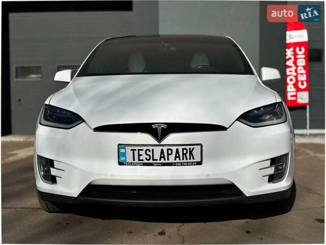 Белый Тесла Модель Х, объемом двигателя 0 л и пробегом 162 тыс. км за 21999 $, фото 1 на Automoto.ua