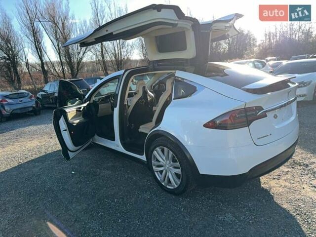 Белый Тесла Модель Х, объемом двигателя 0 л и пробегом 91 тыс. км за 6200 $, фото 2 на Automoto.ua