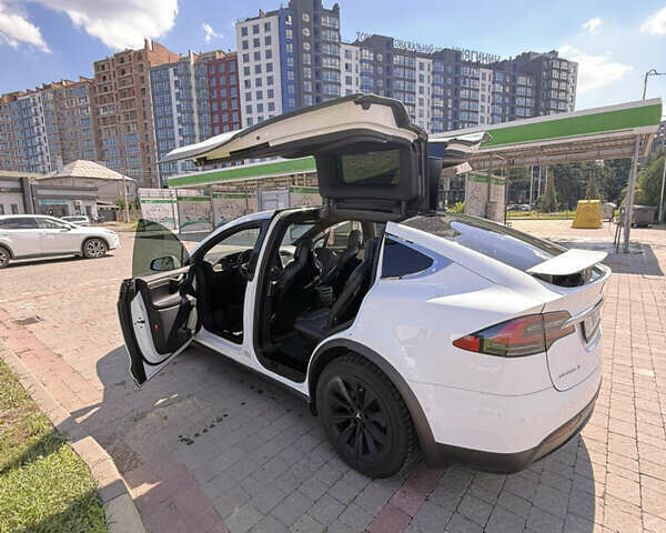 Белый Тесла Модель Х, объемом двигателя 0 л и пробегом 80 тыс. км за 23499 $, фото 18 на Automoto.ua