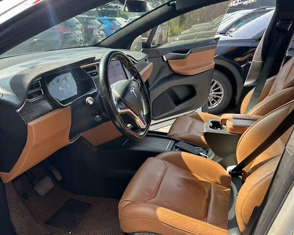 Белый Тесла Модель Х, объемом двигателя 0 л и пробегом 157 тыс. км за 22500 $, фото 2 на Automoto.ua