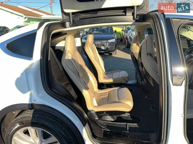 Белый Тесла Модель Х, объемом двигателя 0 л и пробегом 91 тыс. км за 6200 $, фото 5 на Automoto.ua