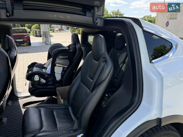 Белый Тесла Модель Х, объемом двигателя 0 л и пробегом 80 тыс. км за 23499 $, фото 24 на Automoto.ua