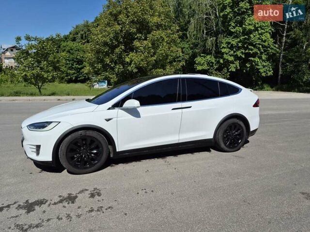 Белый Тесла Модель Х, объемом двигателя 0 л и пробегом 125 тыс. км за 19999 $, фото 1 на Automoto.ua