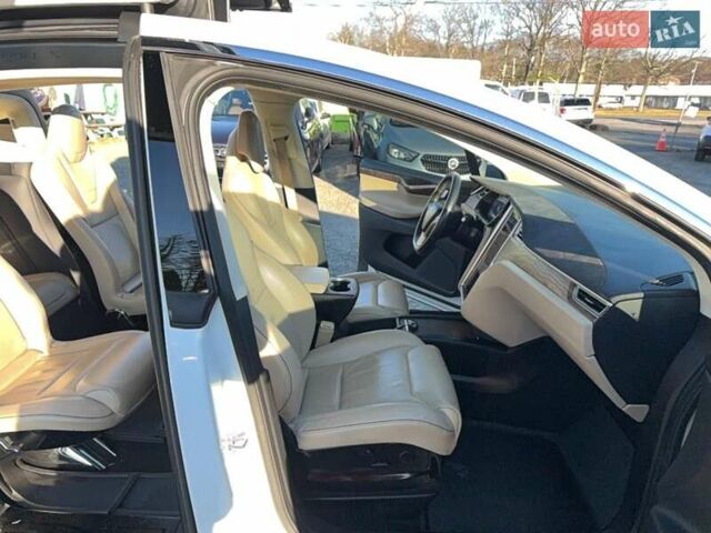 Белый Тесла Модель Х, объемом двигателя 0 л и пробегом 91 тыс. км за 6200 $, фото 4 на Automoto.ua