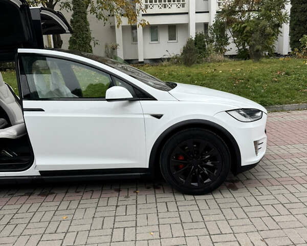 Білий Тесла Модель Х, об'ємом двигуна 0 л та пробігом 150 тис. км за 22500 $, фото 8 на Automoto.ua