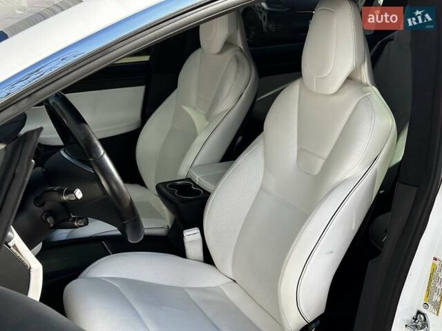 Белый Тесла Модель Х, объемом двигателя 0 л и пробегом 162 тыс. км за 21999 $, фото 11 на Automoto.ua