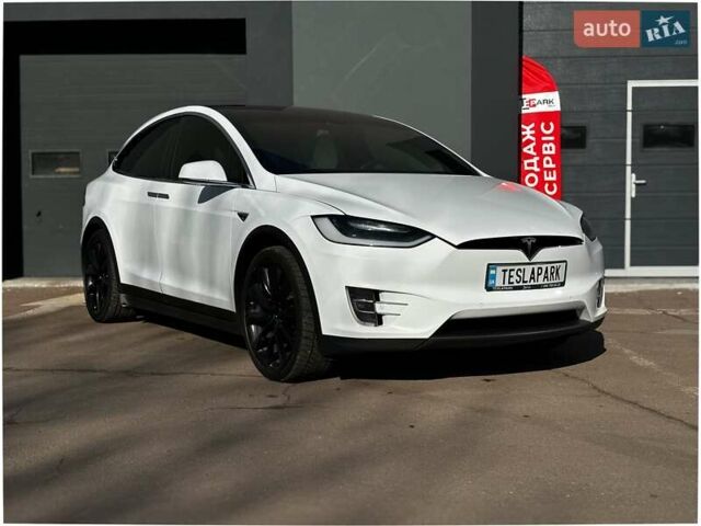 Белый Тесла Модель Х, объемом двигателя 0 л и пробегом 162 тыс. км за 21999 $, фото 10 на Automoto.ua
