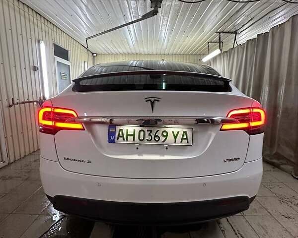 Белый Тесла Модель Х, объемом двигателя 0 л и пробегом 118 тыс. км за 21500 $, фото 4 на Automoto.ua