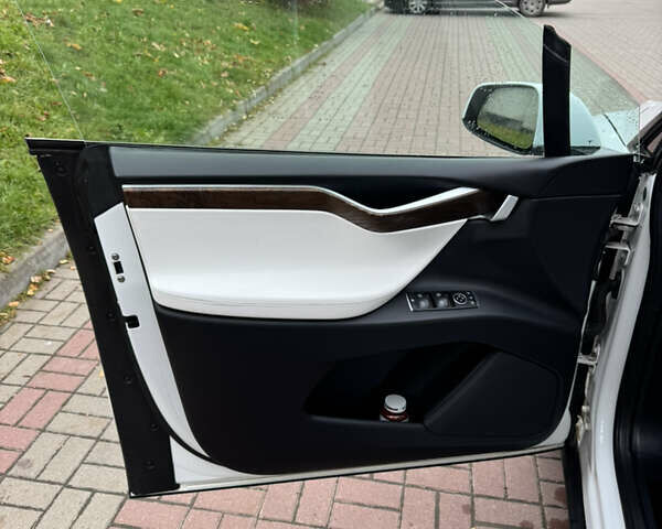 Білий Тесла Модель Х, об'ємом двигуна 0 л та пробігом 150 тис. км за 22500 $, фото 9 на Automoto.ua