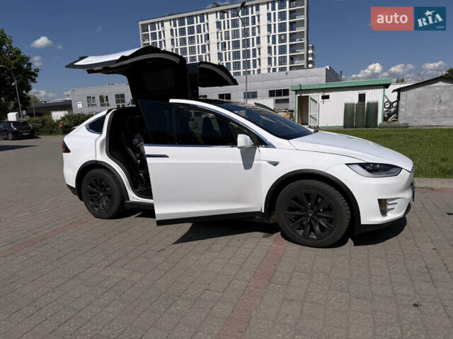 Белый Тесла Модель Х, объемом двигателя 0 л и пробегом 75 тыс. км за 24999 $, фото 13 на Automoto.ua