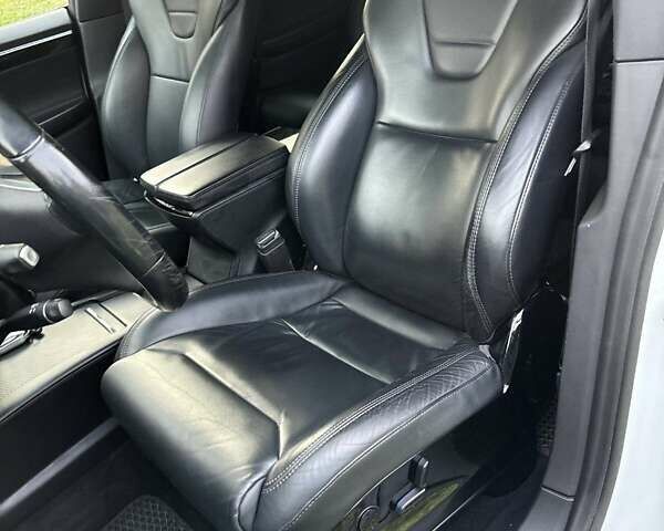 Белый Тесла Модель Х, объемом двигателя 0 л и пробегом 87 тыс. км за 21000 $, фото 5 на Automoto.ua