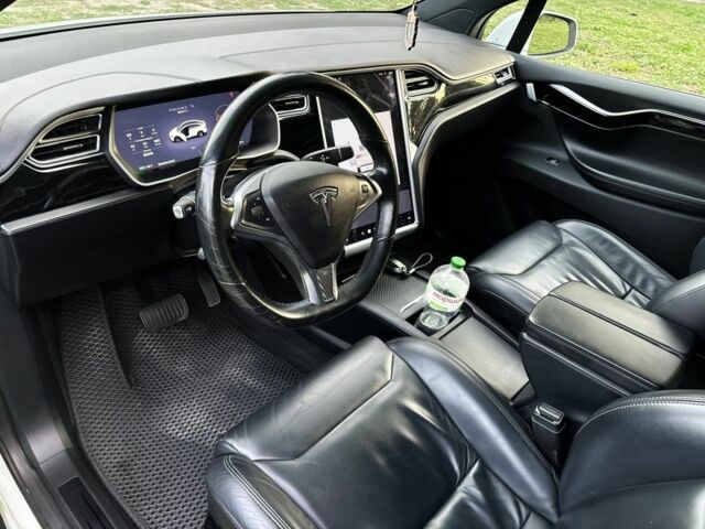 Белый Тесла Модель Х, объемом двигателя 0 л и пробегом 86 тыс. км за 21000 $, фото 5 на Automoto.ua