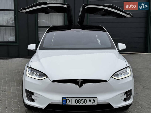 Белый Тесла Модель Х, объемом двигателя 0 л и пробегом 71 тыс. км за 24000 $, фото 1 на Automoto.ua