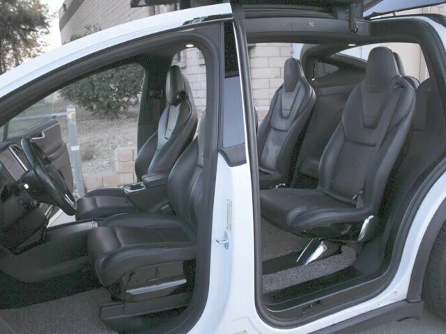 Білий Тесла Модель Х, об'ємом двигуна 0 л та пробігом 72 тис. км за 12400 $, фото 7 на Automoto.ua