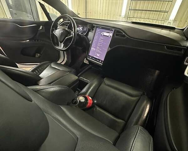 Белый Тесла Модель Х, объемом двигателя 0 л и пробегом 118 тыс. км за 21500 $, фото 13 на Automoto.ua