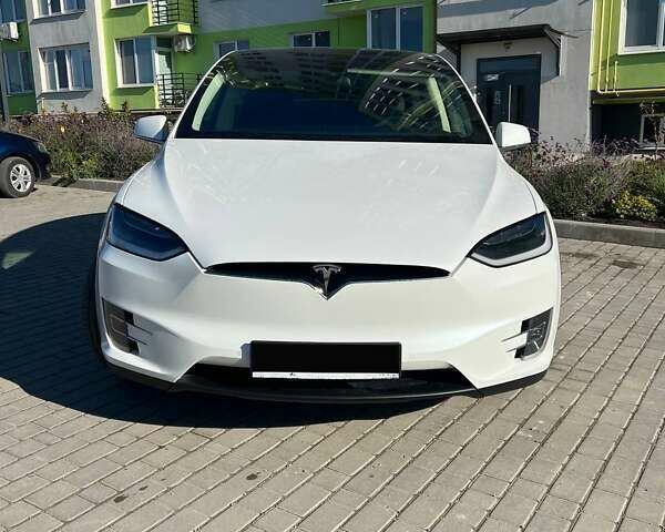 Белый Тесла Модель Х, объемом двигателя 0 л и пробегом 110 тыс. км за 21000 $, фото 1 на Automoto.ua