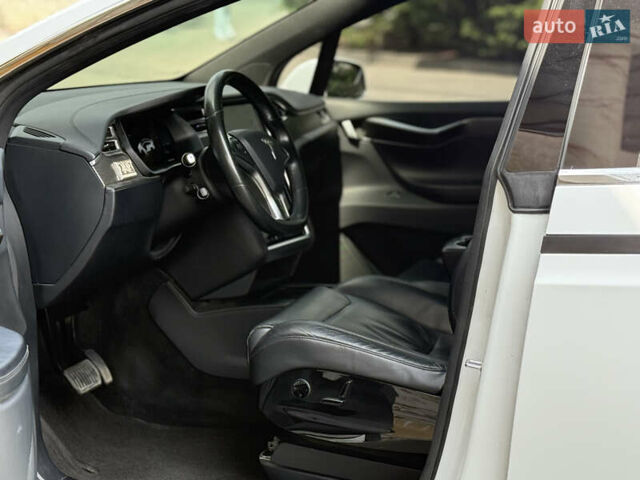 Білий Тесла Модель Х, об'ємом двигуна 0 л та пробігом 125 тис. км за 21000 $, фото 33 на Automoto.ua