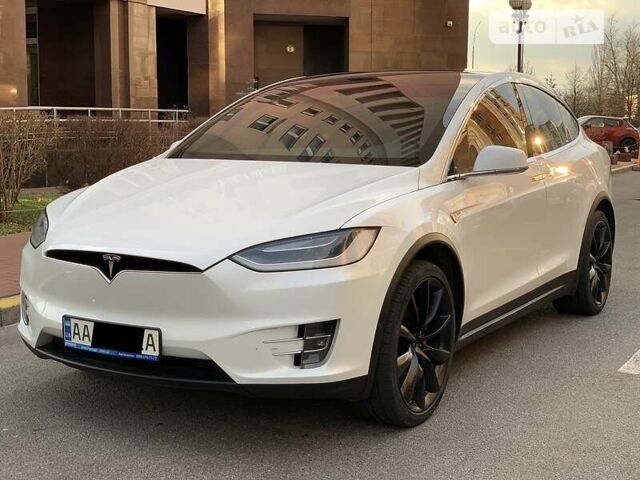 Белый Тесла Модель Х, объемом двигателя 0 л и пробегом 127 тыс. км за 48000 $, фото 4 на Automoto.ua