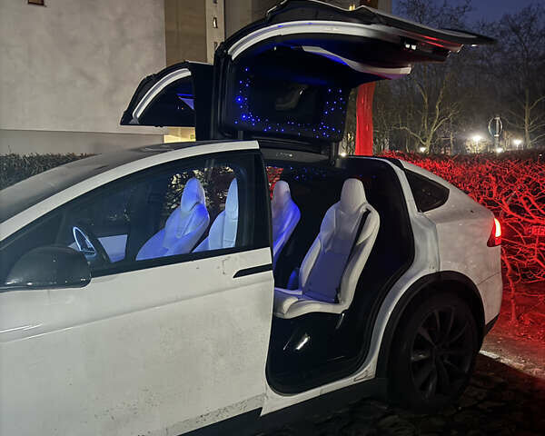 Белый Тесла Модель Х, объемом двигателя 0 л и пробегом 184 тыс. км за 26000 $, фото 16 на Automoto.ua
