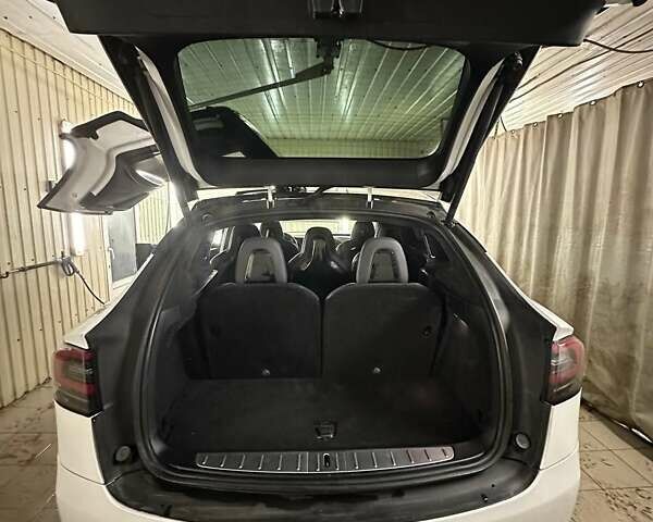 Белый Тесла Модель Х, объемом двигателя 0 л и пробегом 118 тыс. км за 21500 $, фото 11 на Automoto.ua