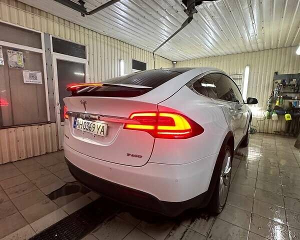 Белый Тесла Модель Х, объемом двигателя 0 л и пробегом 118 тыс. км за 21500 $, фото 1 на Automoto.ua