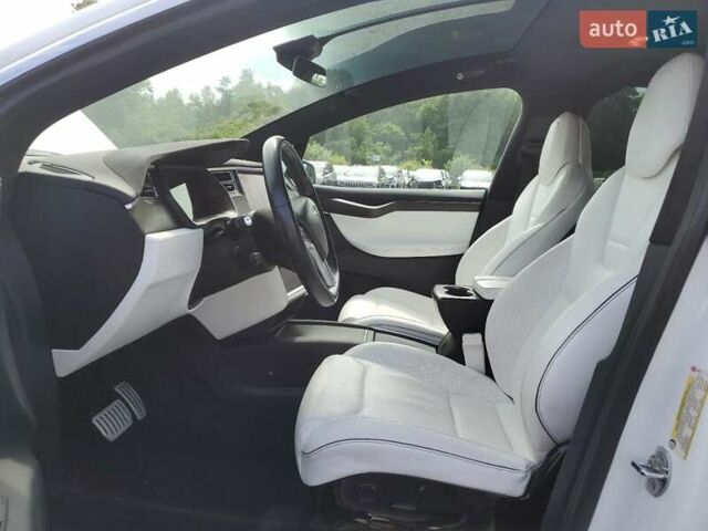Белый Тесла Модель Х, объемом двигателя 0 л и пробегом 140 тыс. км за 7500 $, фото 7 на Automoto.ua