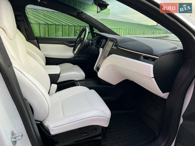 Белый Тесла Модель Х, объемом двигателя 0 л и пробегом 170 тыс. км за 19900 $, фото 38 на Automoto.ua