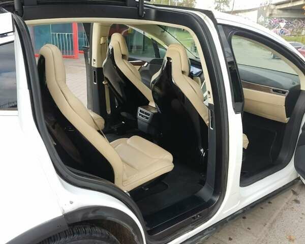 Білий Тесла Модель Х, об'ємом двигуна 0 л та пробігом 143 тис. км за 24600 $, фото 16 на Automoto.ua