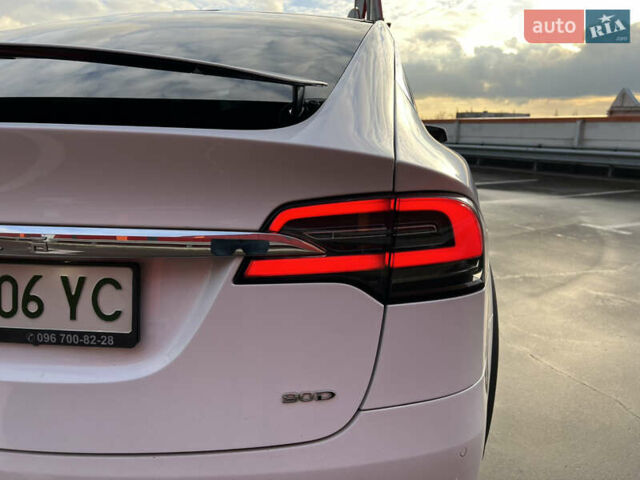 Белый Тесла Модель Х, объемом двигателя 0 л и пробегом 170 тыс. км за 19900 $, фото 10 на Automoto.ua