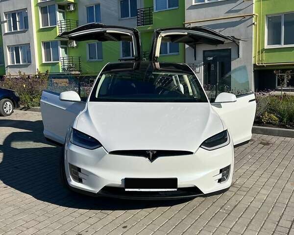 Белый Тесла Модель Х, объемом двигателя 0 л и пробегом 110 тыс. км за 21000 $, фото 3 на Automoto.ua