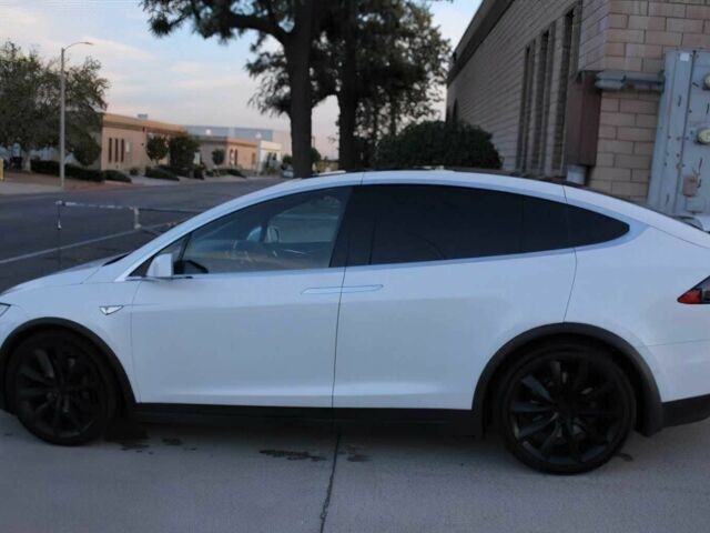 Білий Тесла Модель Х, об'ємом двигуна 0 л та пробігом 72 тис. км за 12400 $, фото 3 на Automoto.ua