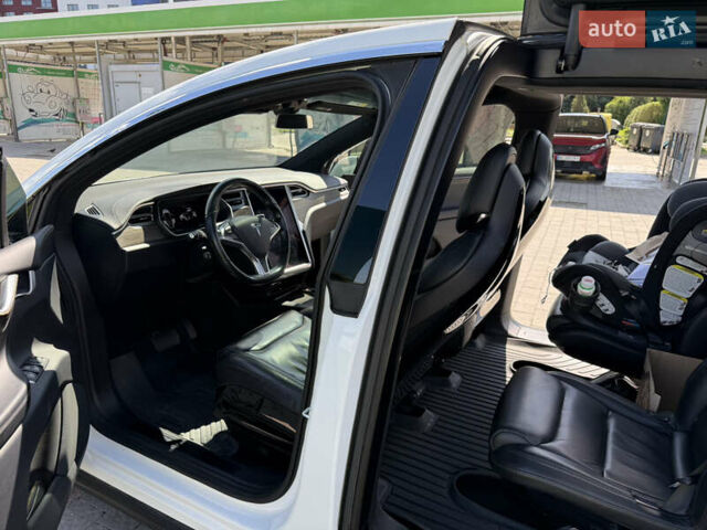 Белый Тесла Модель Х, объемом двигателя 0 л и пробегом 80 тыс. км за 23499 $, фото 23 на Automoto.ua