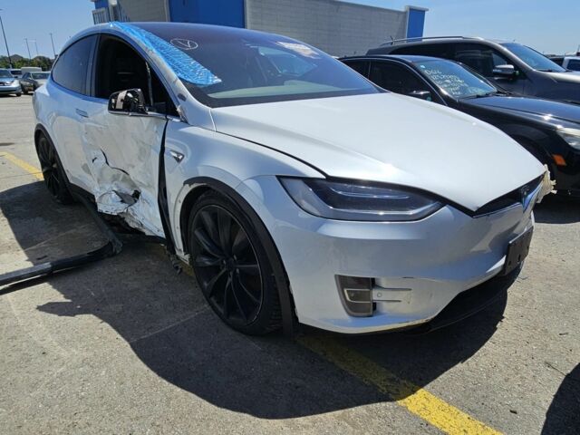 Белый Тесла Модель Х, объемом двигателя 0 л и пробегом 150 тыс. км за 15500 $, фото 3 на Automoto.ua