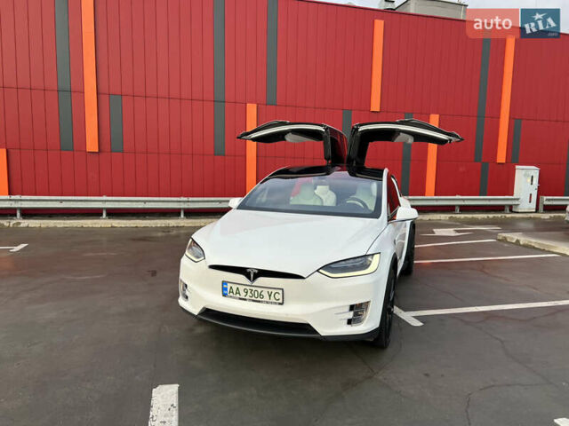 Белый Тесла Модель Х, объемом двигателя 0 л и пробегом 170 тыс. км за 19900 $, фото 16 на Automoto.ua