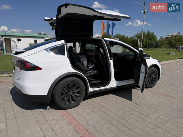 Белый Тесла Модель Х, объемом двигателя 0 л и пробегом 75 тыс. км за 24999 $, фото 11 на Automoto.ua